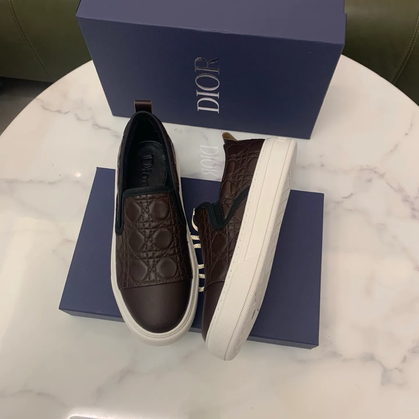 Men's men's shoes 💰400 [New style] 🧁🧁 Dior (velvet lining and leather lining are preferred when ordering) D's new product is on the market, full first-layer calfskin with embroidered classic diamond pattern D's craftsmanship, high-end and classy, ​​comfortable on the feet, versatile to wear, full of three-dimensional sense, available in 4 colors: black, coffee, gray and khaki, size: 39-44 (45 can be customized, cannot be returned)